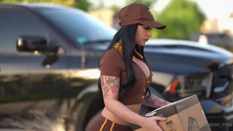 Hot Delivery Girl Demon - Mika